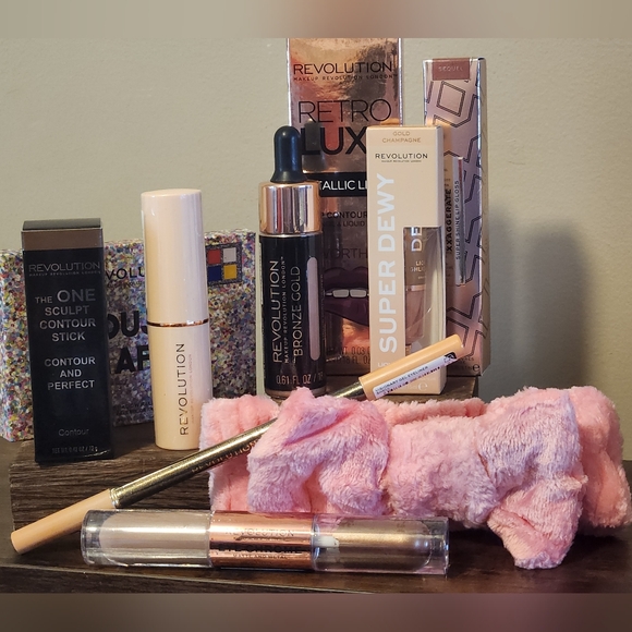 Revolution Other - MAKEUP BEAUTY BUNDLE 10pc REVOLUTION